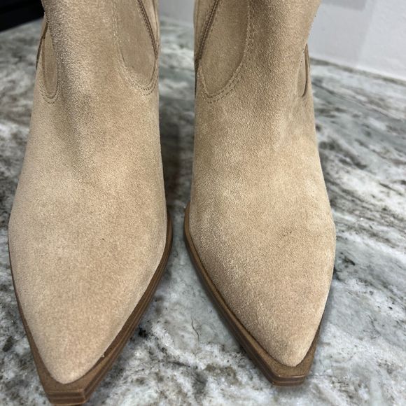 Vince Camuto Gredile Pointed Toe Suede Western Heel Bootie Size 9.5 - Picture 4 of 9